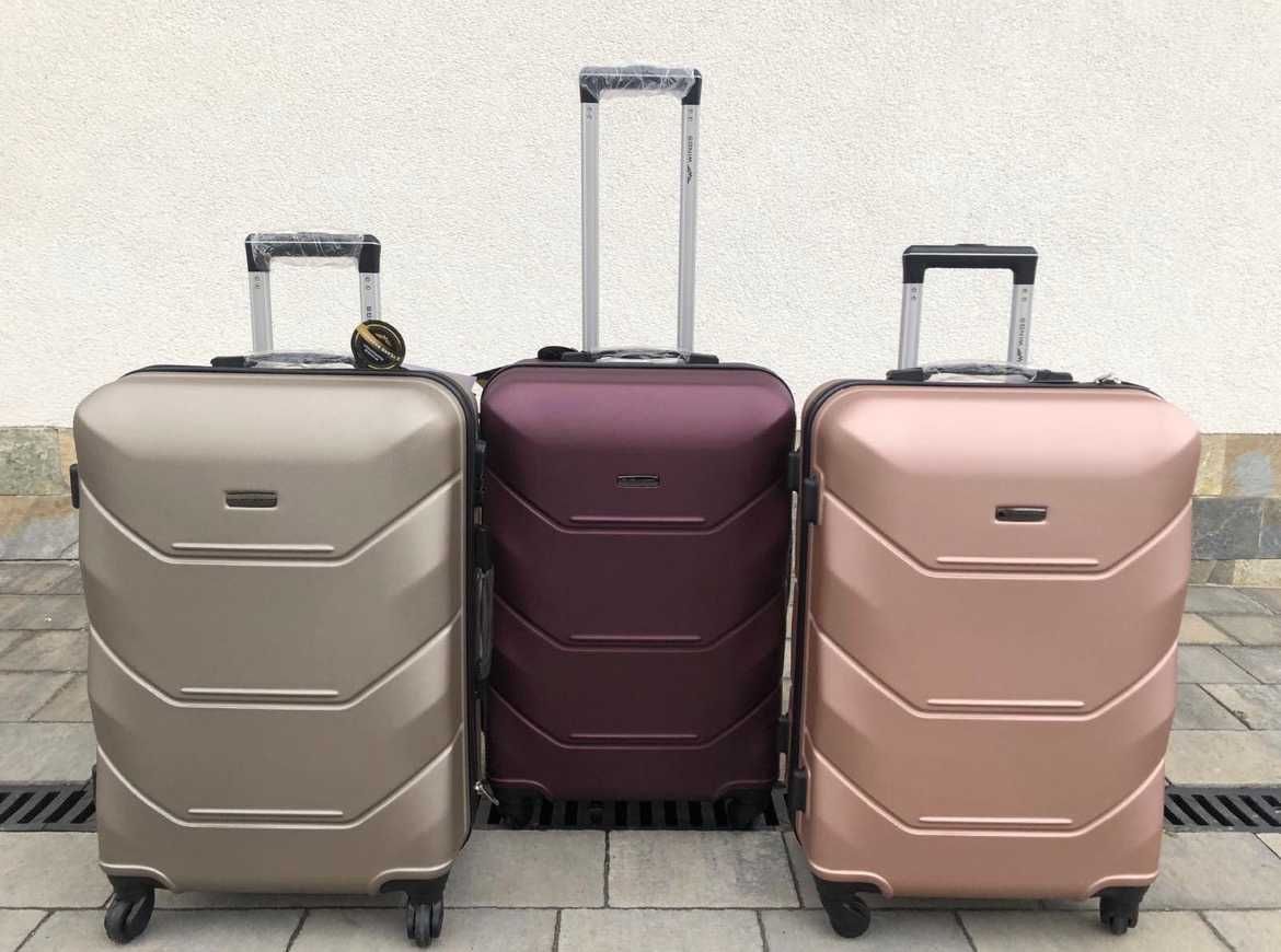 Валіза чемодан на колесах пластиковая WINGS 147