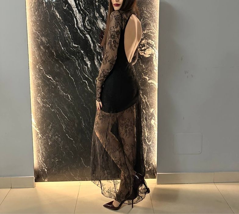 Вечірня сукня в чорному кольорі