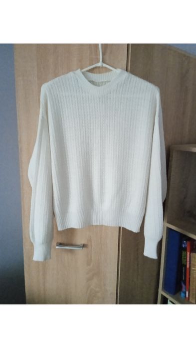 Biały lekki sweter. Szerokość od pachy do pachy 2x 55 cm oversize