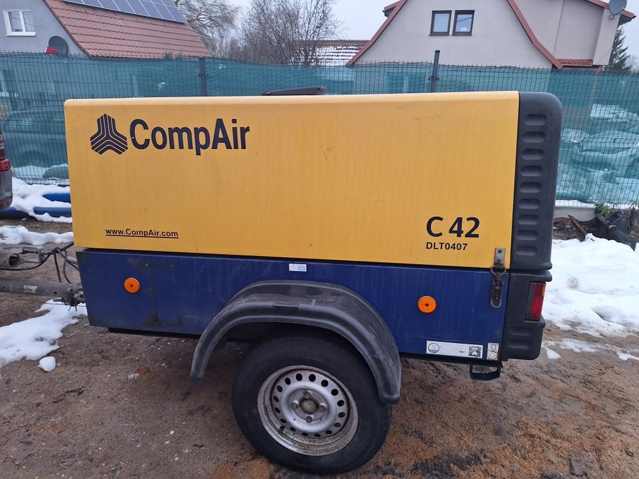 Kompresor śrubowy spalinowy CompAir C42-7
