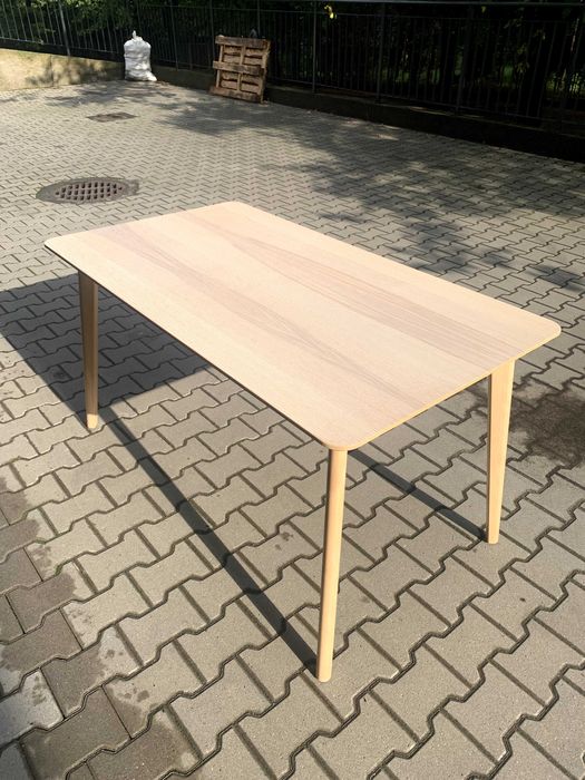 Stół LISABO 140x78 cm IKEA – okleina jesionowa, nogi z litej brzozy