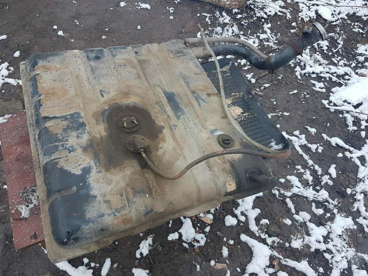 Паливний бак Ніва Волга Mercedes w201 бензобак