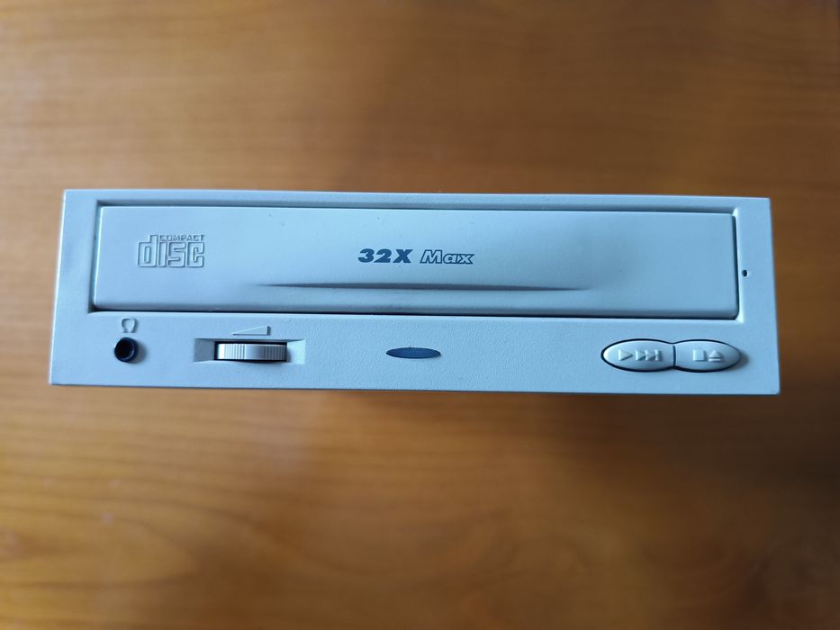 Leitor de CD Samsung SCR-3231
 SCR-3231 (CD-Master 32E)