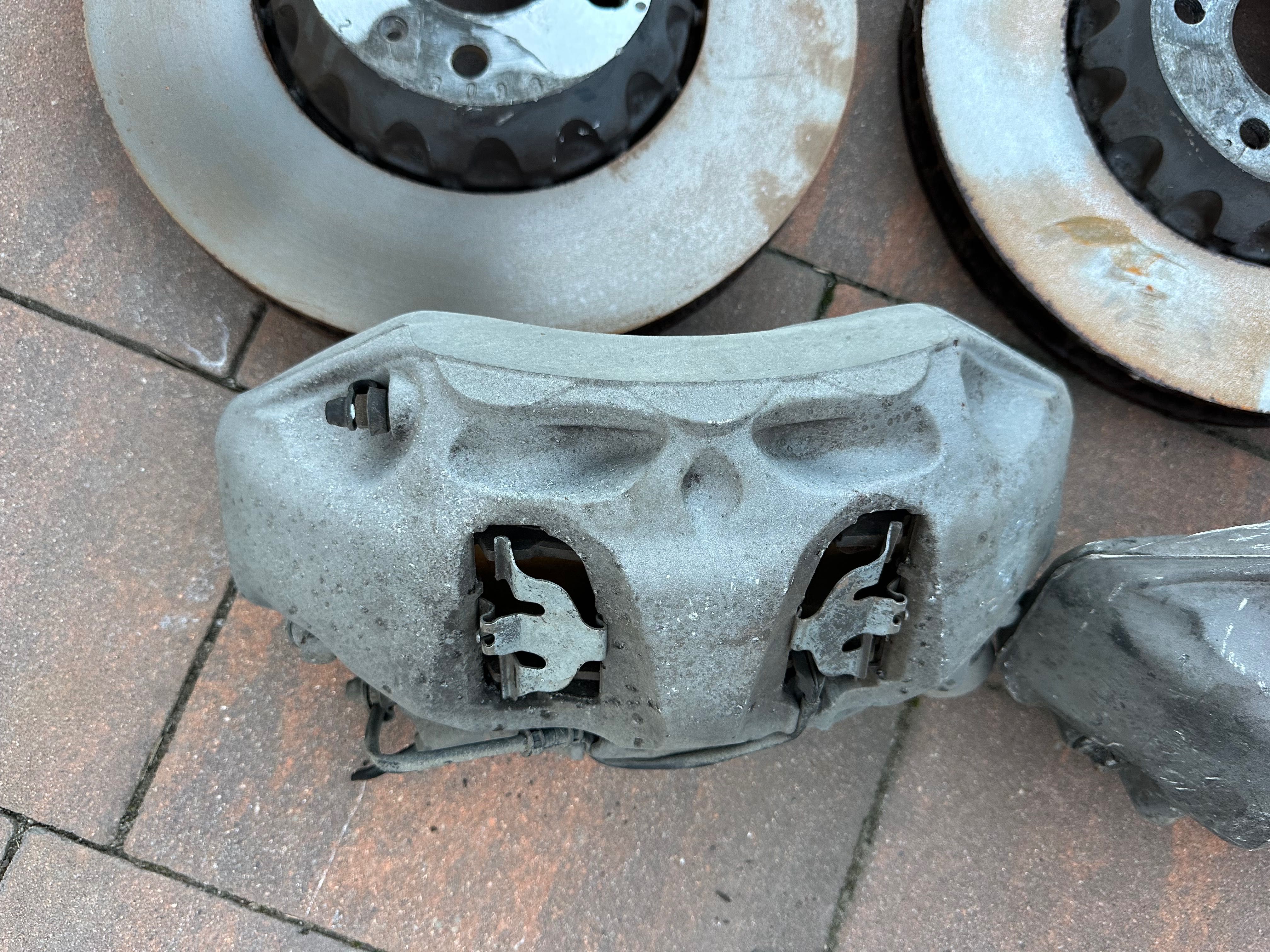 Hamulce tarcze zaciski 6-tłoczkowe Akebono swap Audi A7 A6 A8