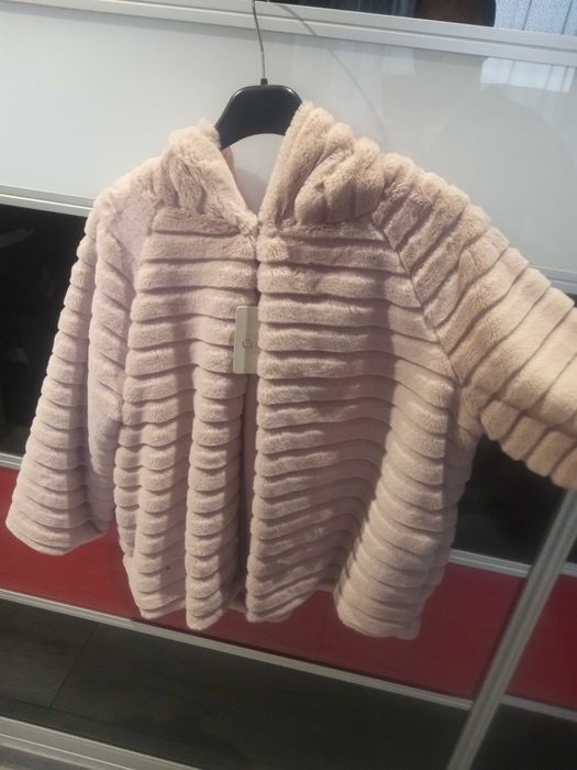 Krótkie futerko. Pudrowy róż krótkie Celina made in Italia wyprzedaż