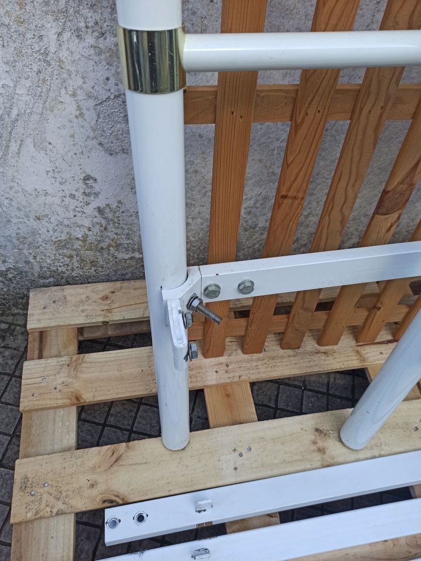 Cama de casal em ferro