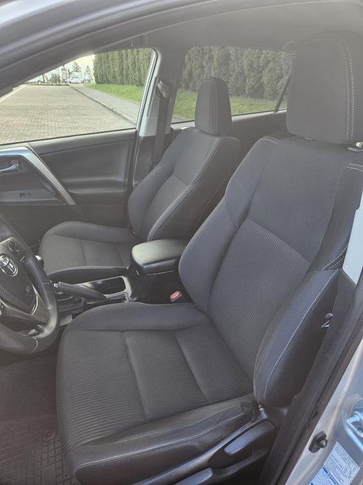 Toyota rav4 2015 rok