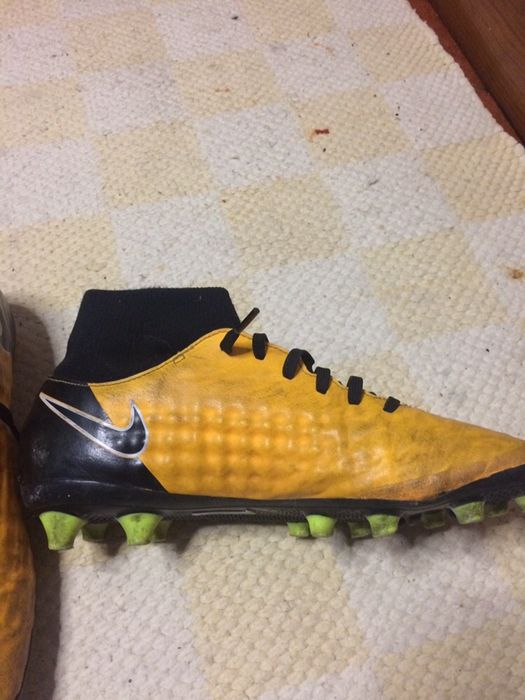 Chuteira Nike em muito bom estado