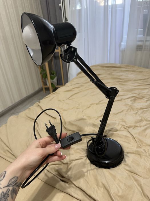 Лампа настільна-сіітильник