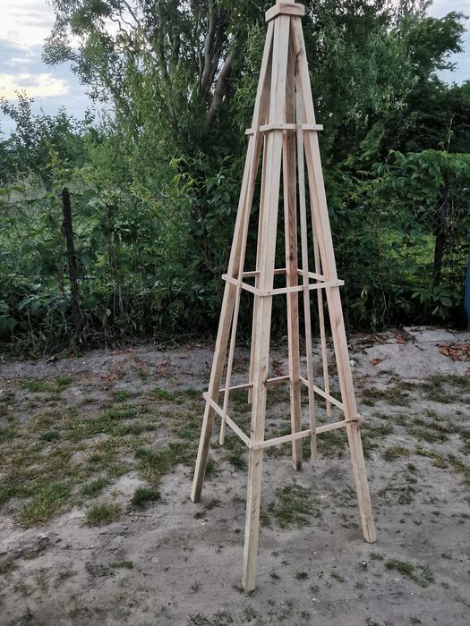 Pergola, obelisk ogrodowy