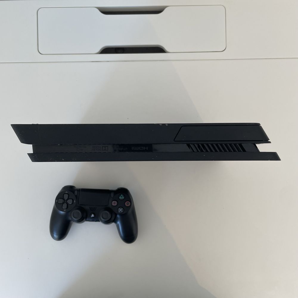 PS4 Slim 500 GB + Comando