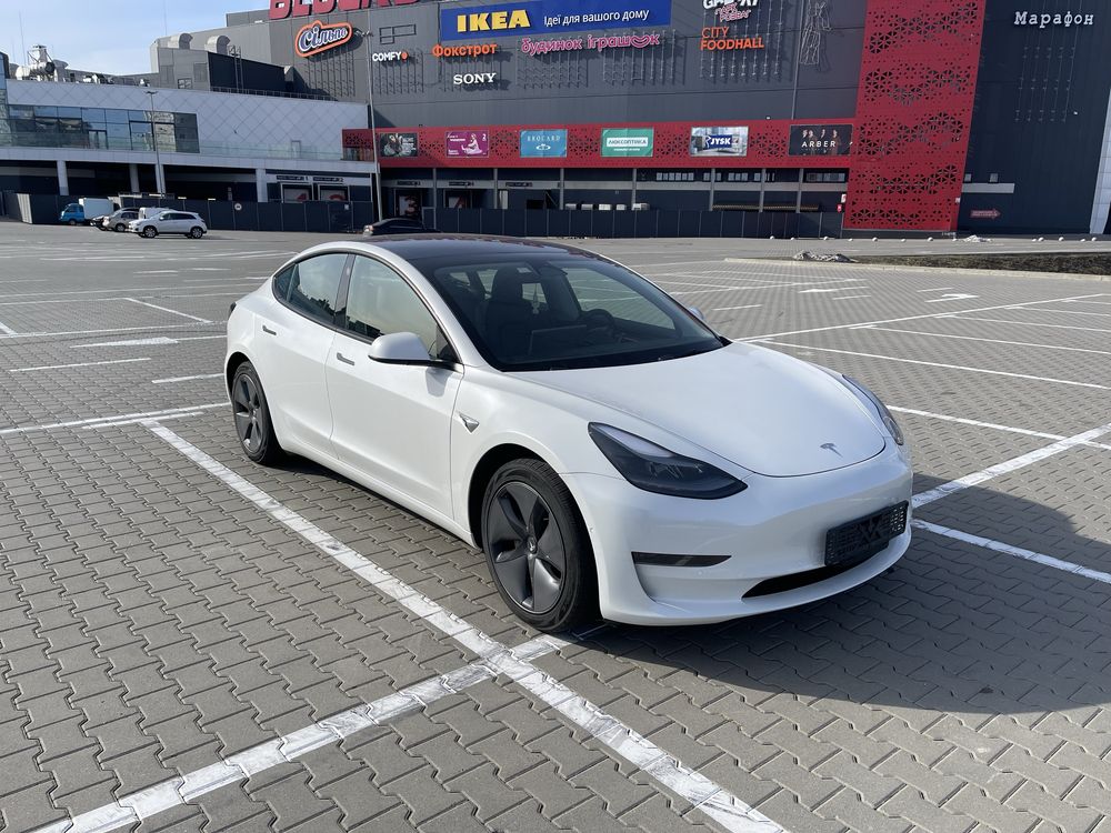 Оренда автомобіля Tesla