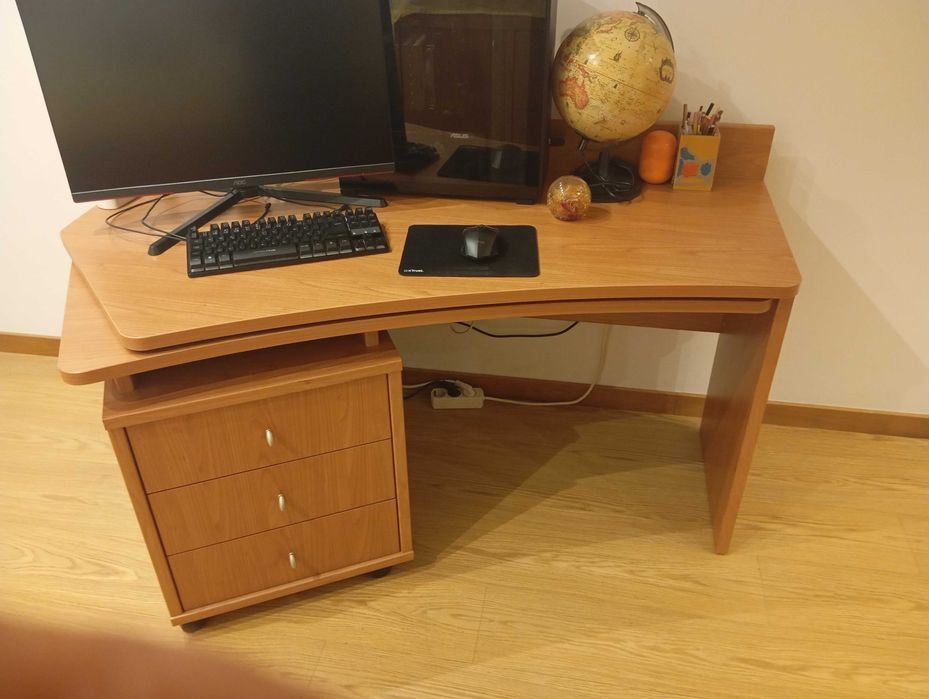 Quarto Completo – 2 Beliches + Secretária + Camiseiro (cor: cerejeira)