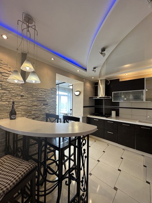 1-к на Ентузіастів