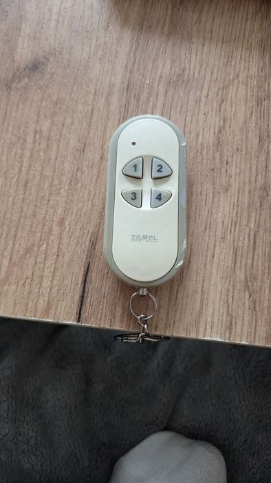 Zamel Pilot 4 kanałowy Exta Free P-257/4