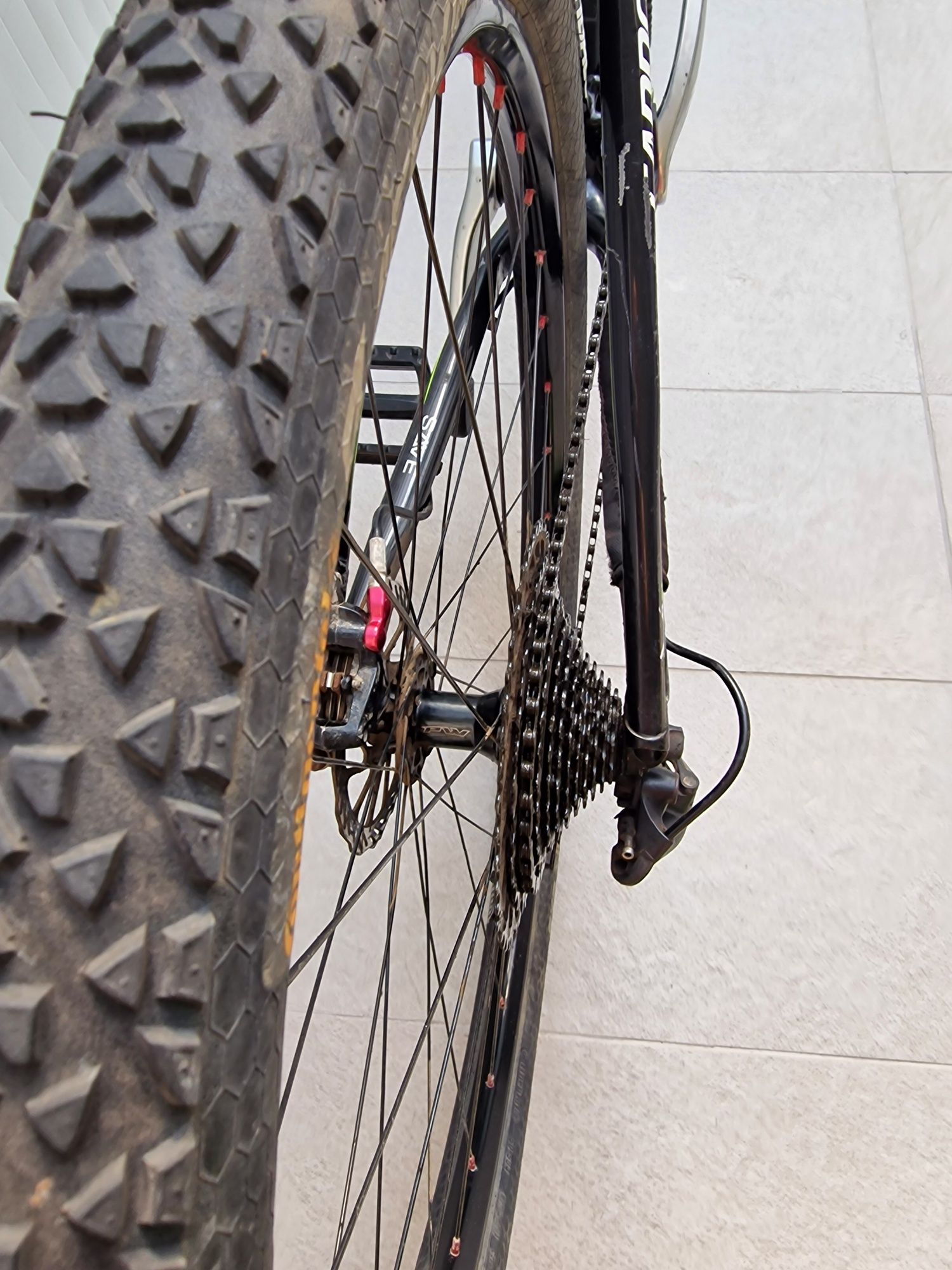 Bicicleta CANNONDALE em carbono