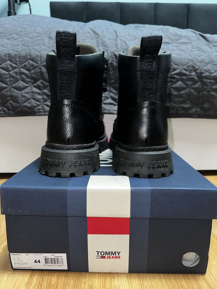 Buty zimowe Tommy Hilfiger, rozmiar 44 prawie nowe