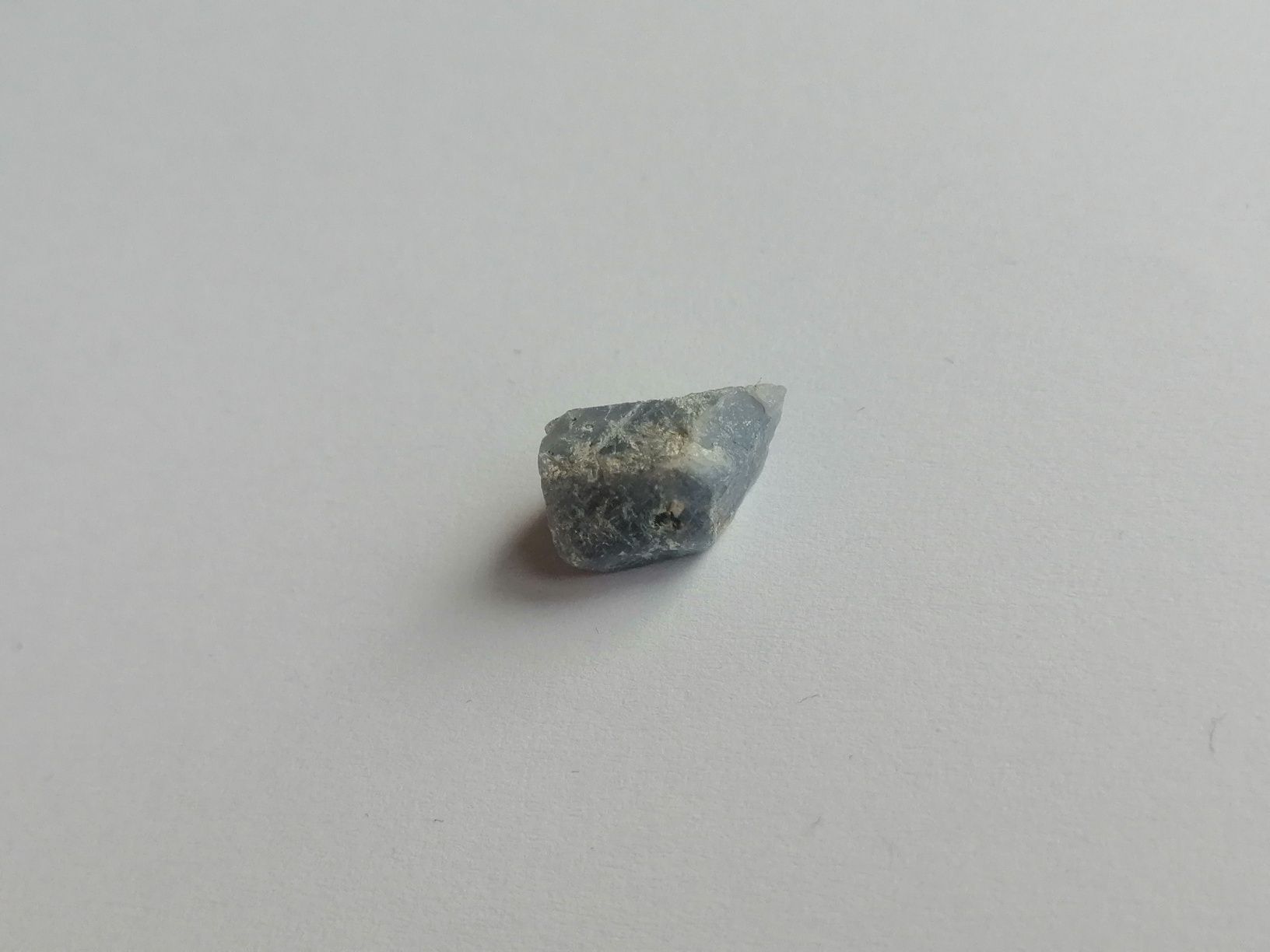 Naturalny kamień Szafir w formie kryształów nr 2