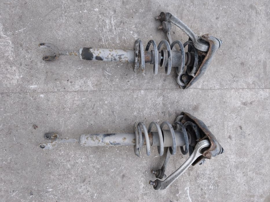 Продам передние стойки на audi a4 b5