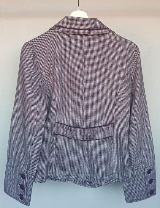 Casaco muito elegante tipo blazer, em branco e roxo/lilás - tamanho L