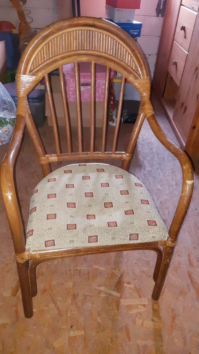6 krzeseł - rattanowe z siedziskiem tapicerowanym