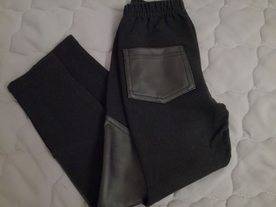 Czarne legginsy, delikatnie ocieplone, skórzane wstawki, r. 116
