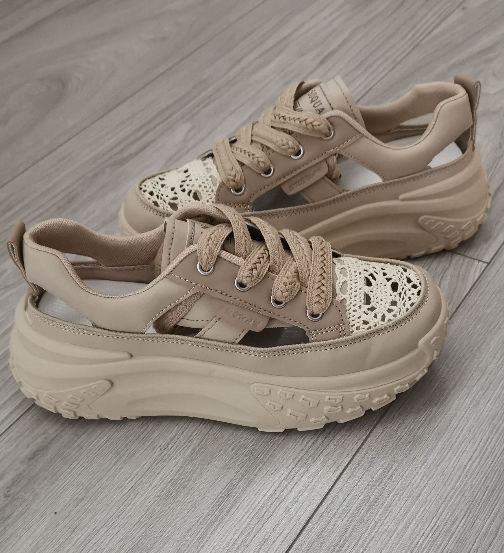 Letnie adidasy beżowe roz 39