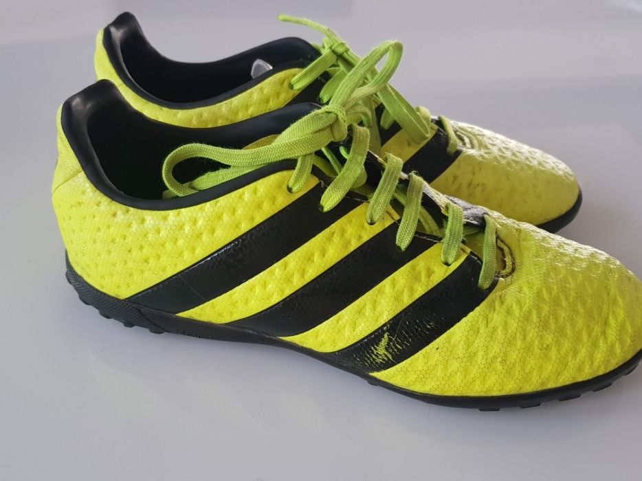 Żwirówki, buty do gry w piłkę Adidas