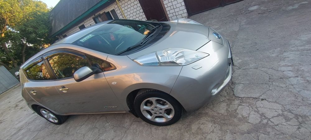 Продам Nissan Leaf