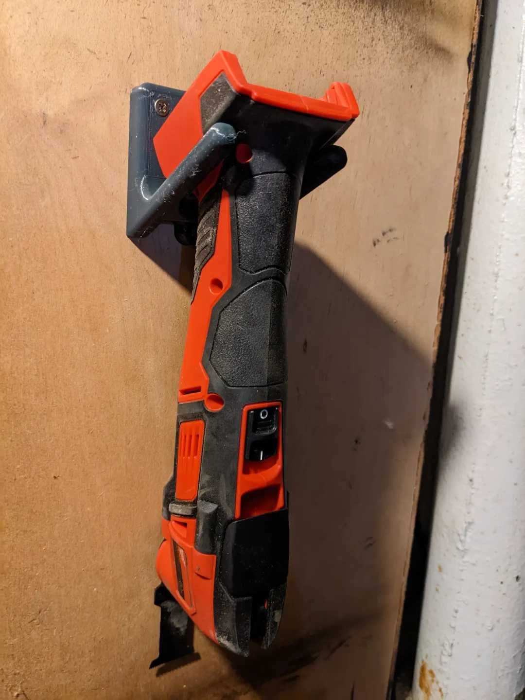 Настінне кріплення для УШМ болгарки шуруповерта Milwaukee M18