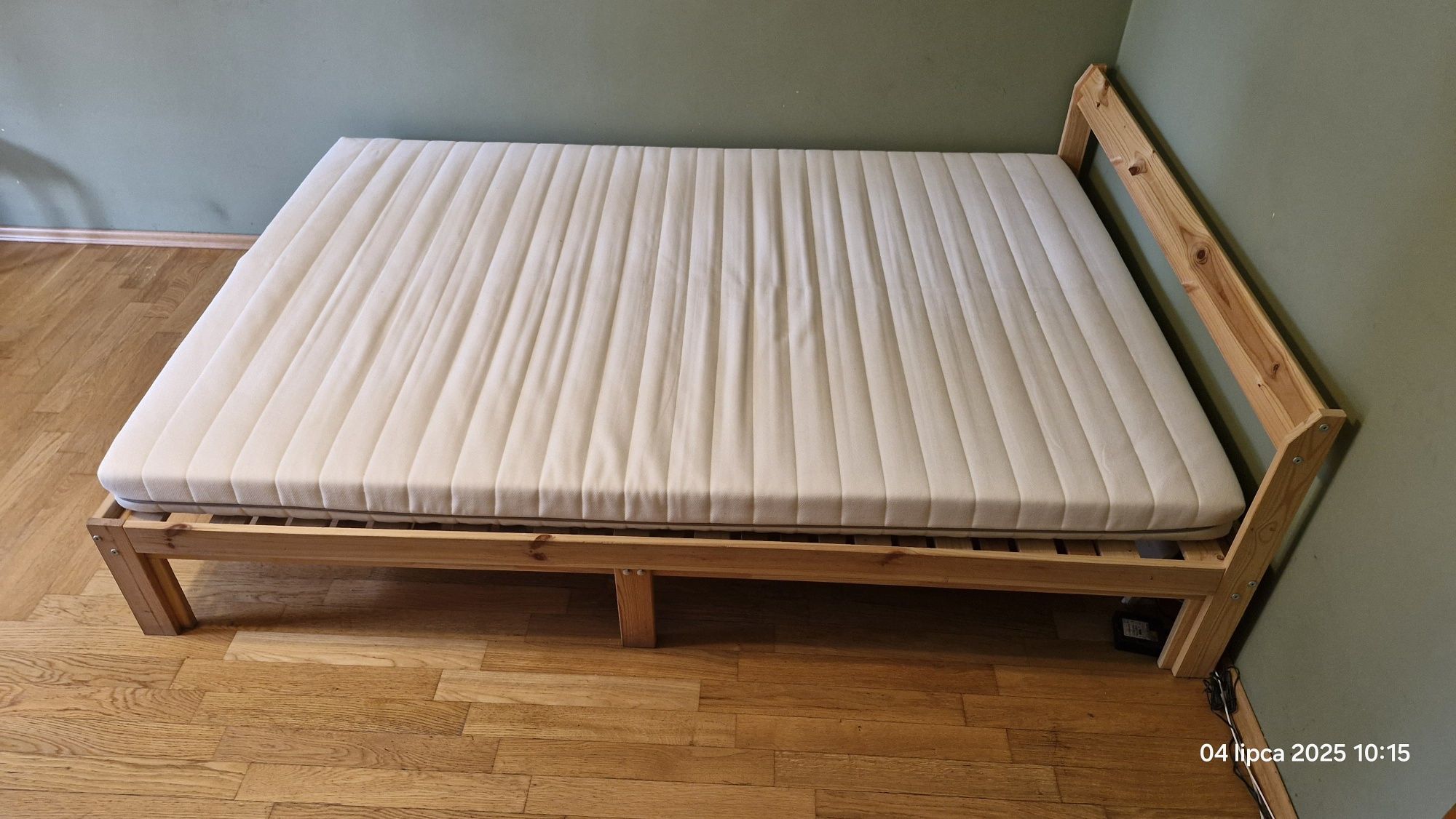 Łóżko z materacem i Tapczan rozkladany