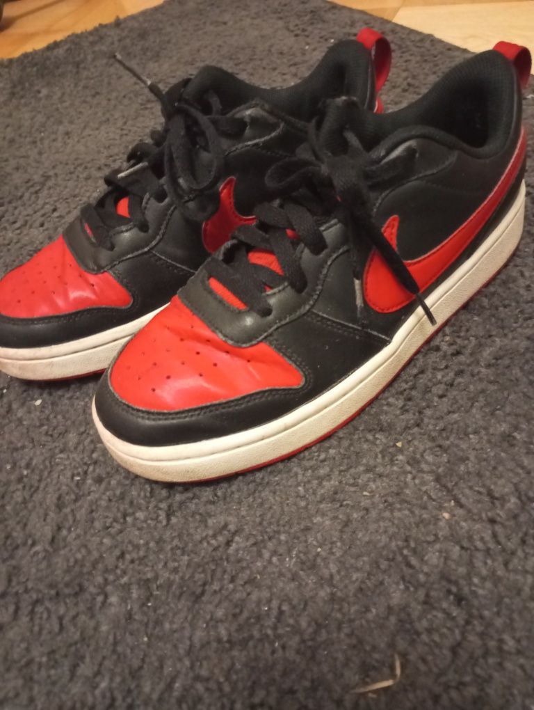 Nike borough czerwone 39.5