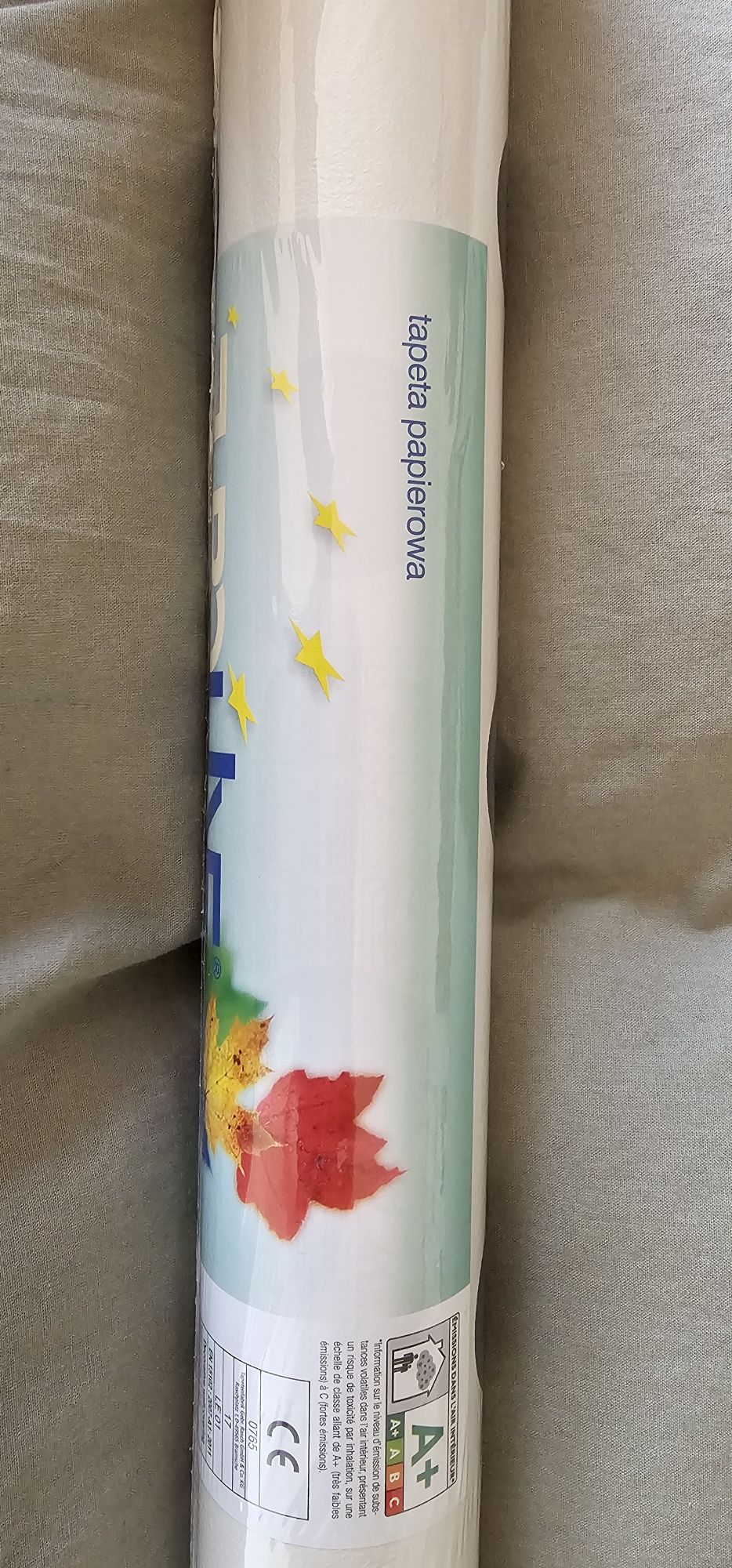 Tapeta papierowa biała w czarne grochy