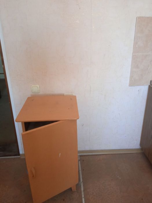 Тумбочка господарська деревьяна