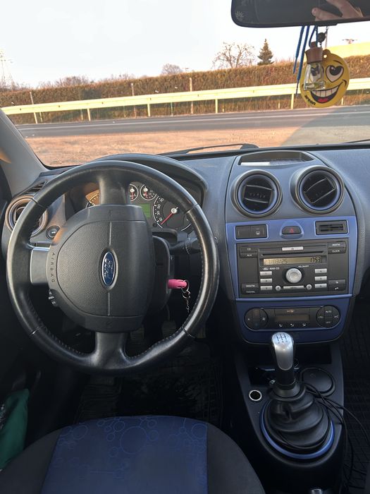 Ford Fiesta 1.4 benzynka , klima , 2x koła