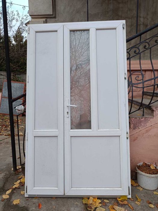 Двері металопластикові полуторні в гарному стані