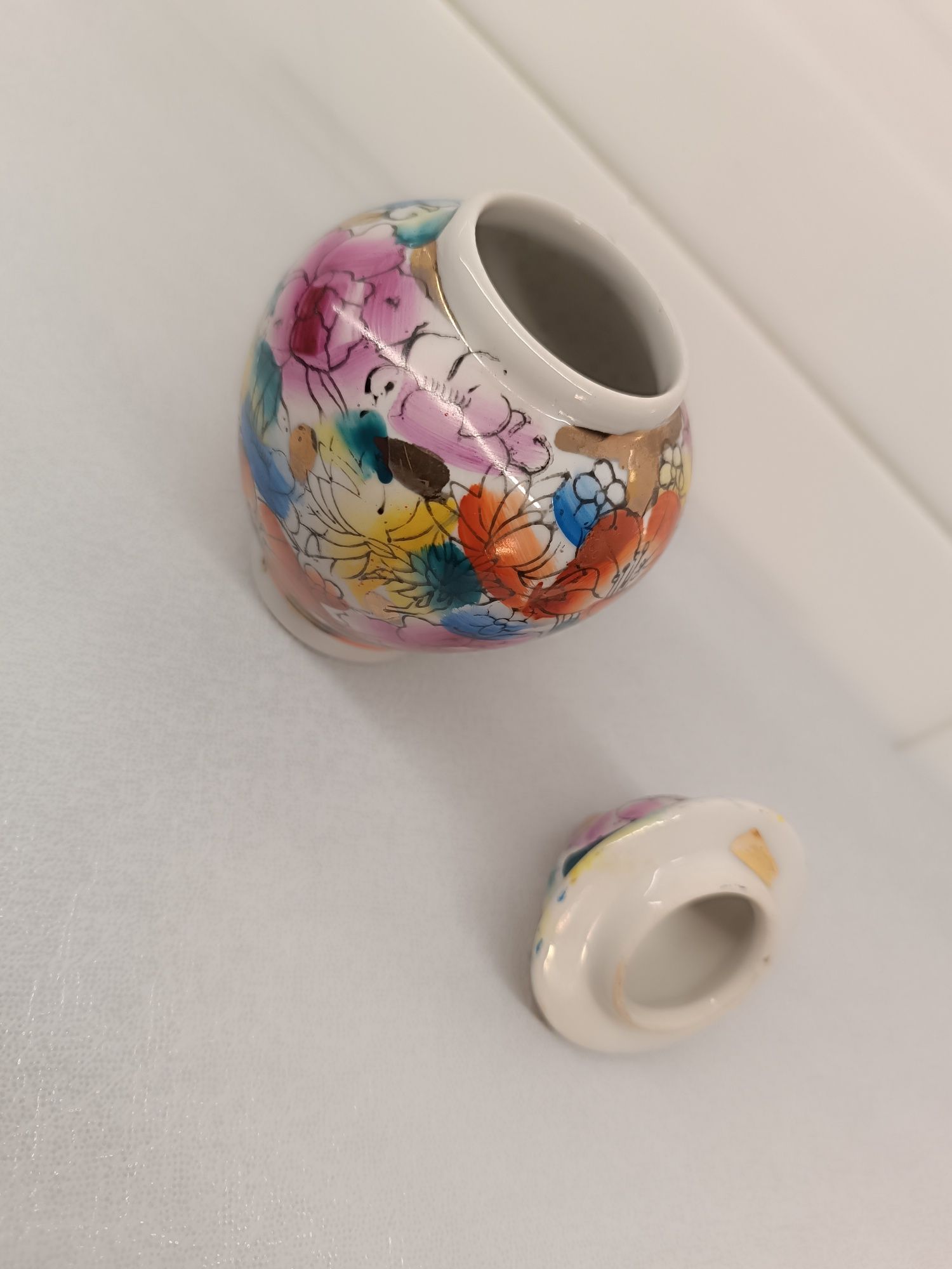 Pote Porcelana Vintage. 13 cm. Pintado à mão