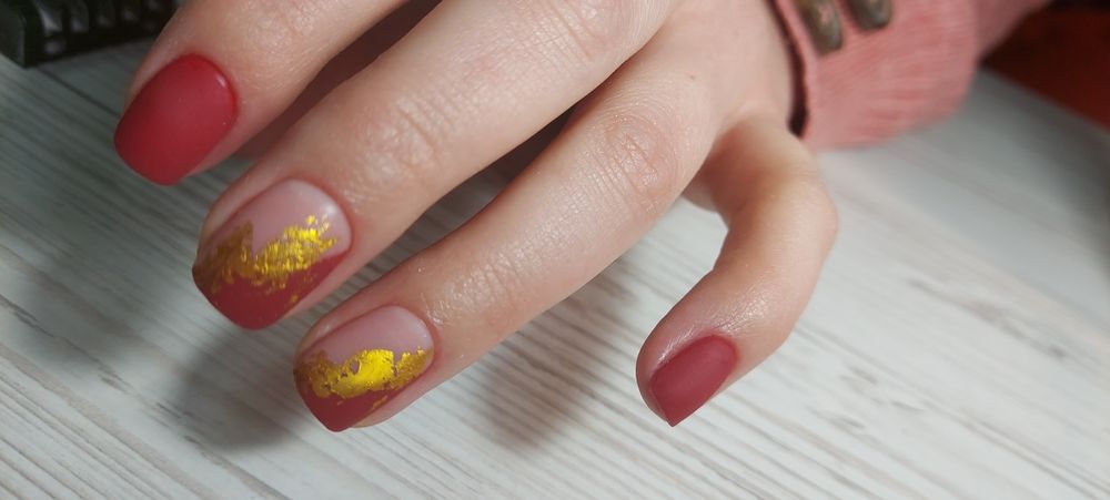 Манікюр/педикюр/нарщення