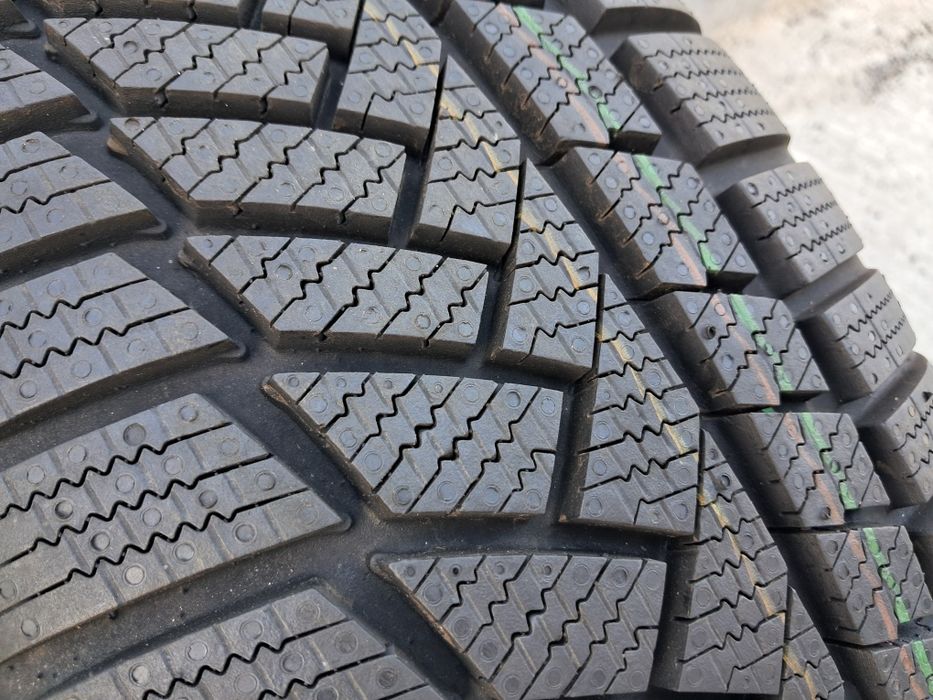 Резина зимова, НОВА, 235/60 R18 Continental TS850P seal (арт. 13966)