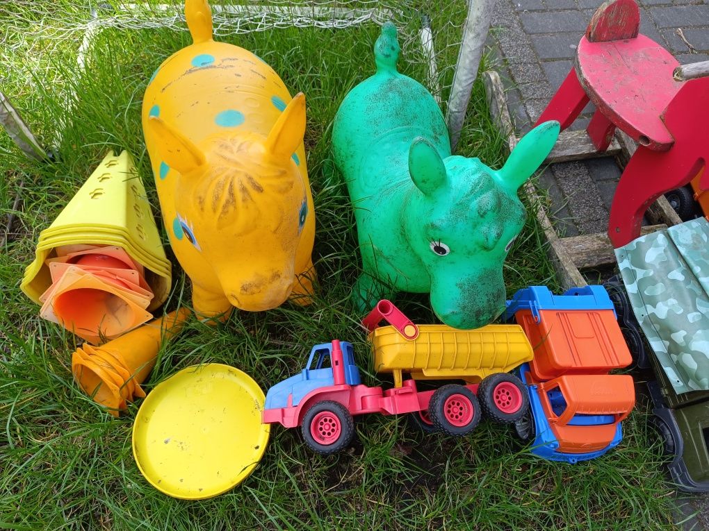 Zabawki ogrodowe dla małych dzieci, koniki, skoczki, auta, zestaw