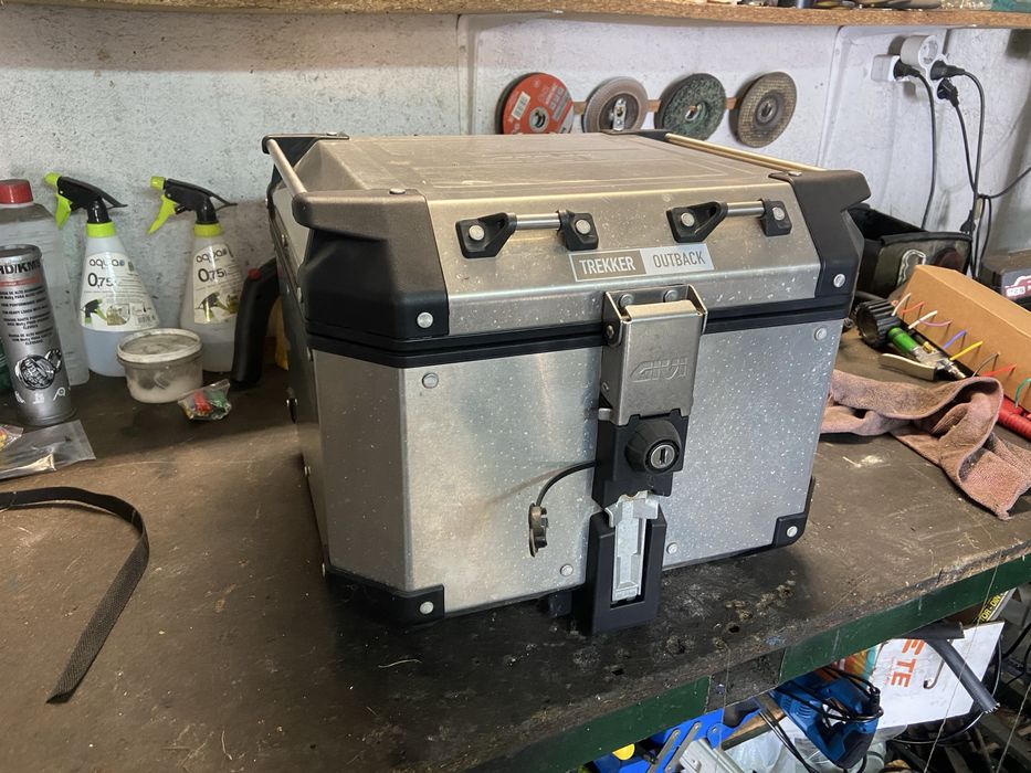 Top Case Givi Trekker Outback 42L com suporte para Tenere 700