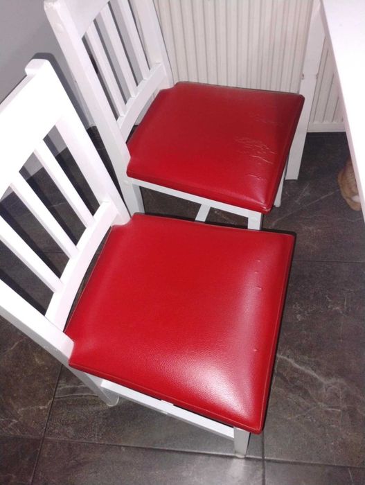 Stół + 4 krzesla do kuchni lub salonu