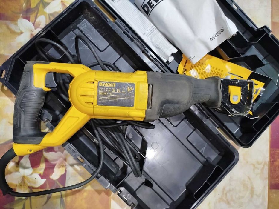 Сабельная пила 1100 Вт DEWALT DWE305PK-QS