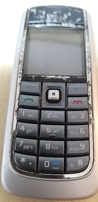 Telemóvel Nokia 6020.