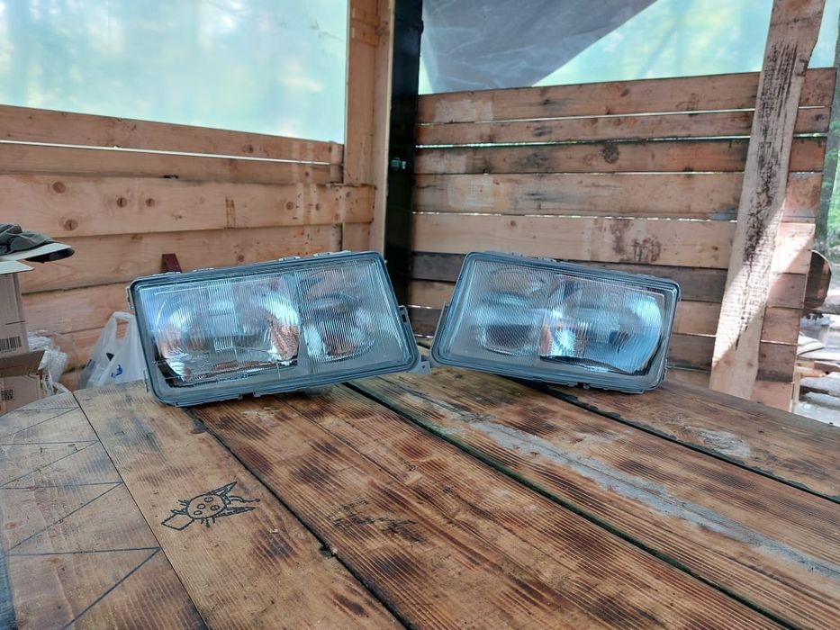 Нові передні фари на мерседес w201 190E