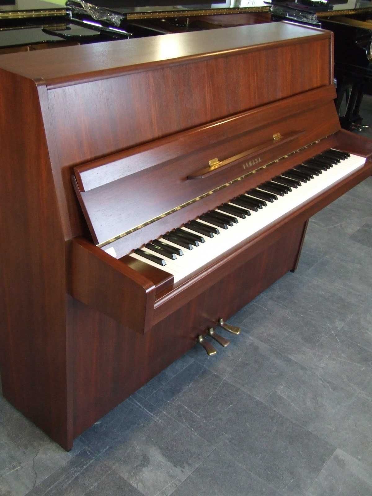 Pianino Yamaha z 1985 r. z moderatorem - praktycznie nowe