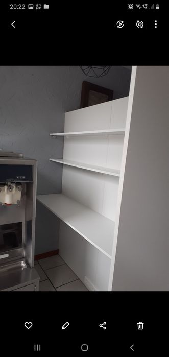 Zabudowa z półkami