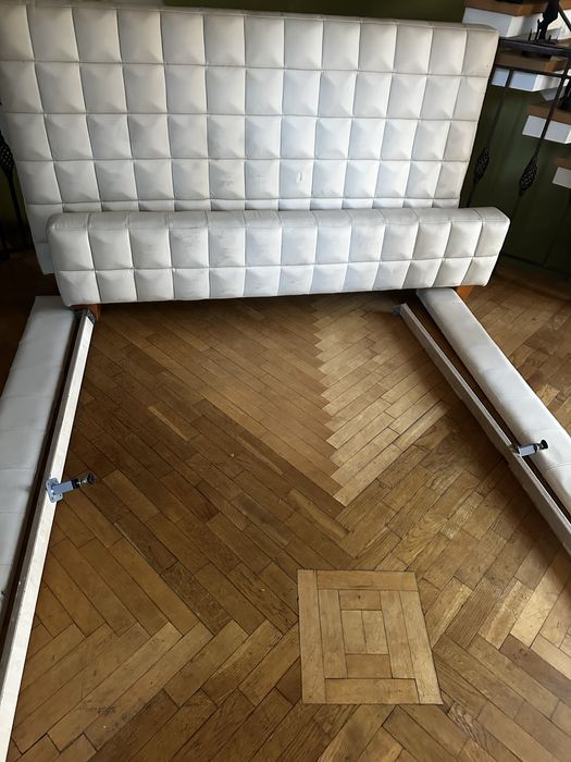 Łóżko skórzane beżowe