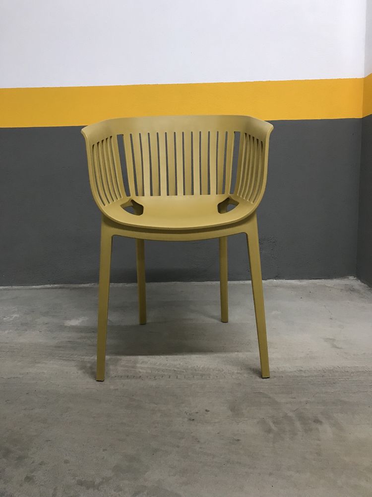 2 cadeiras douradas novas