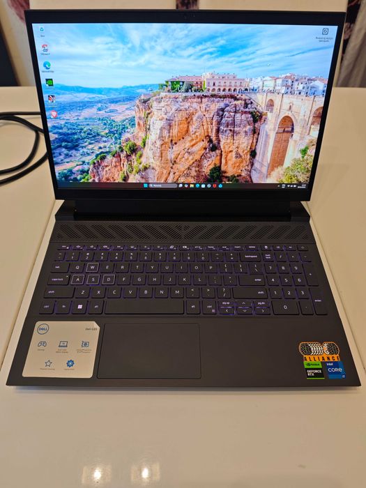 Laptop Dell G15 5530 Intel i7-13650HX RTX4060 24GB 2TB SSD 165Hz FHD
